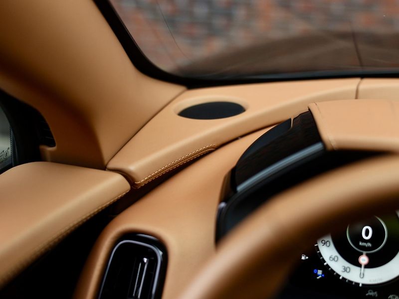 Aston Martin DBX (2025) 707, 4.0 V8 707PS Minotaur  - fotka 36 z 54