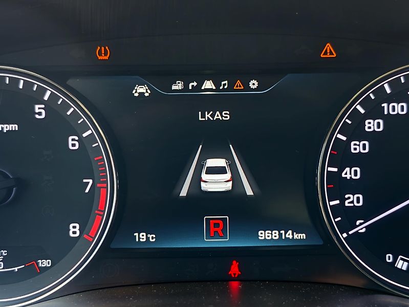 Hyundai Genesis V6 GDi 3,8 HTrac CZ,1 maj - fotka 36 z 37