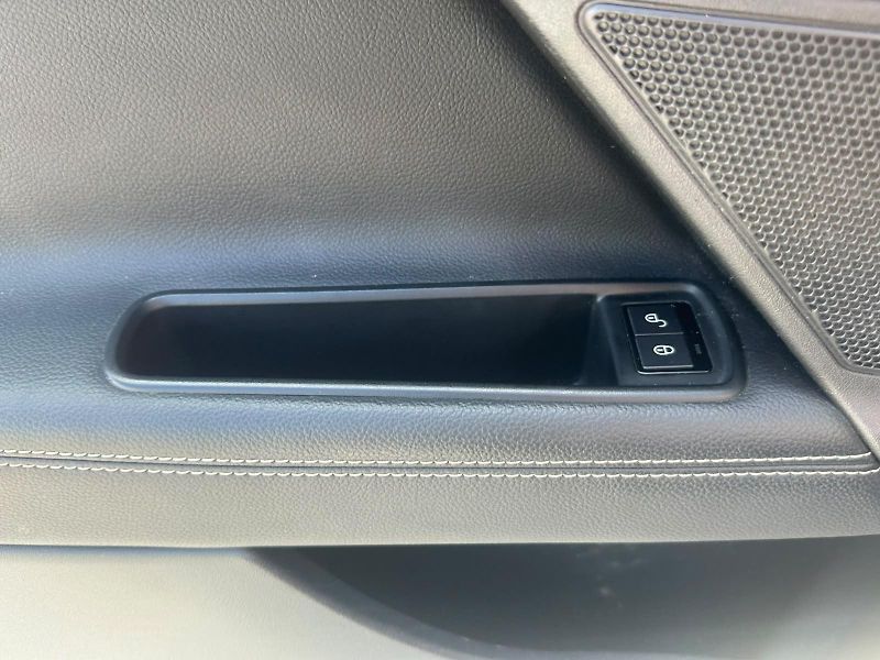 Jaguar XE (2016) 2.0D, 120KW, R SPORT - fotka 24 z 27