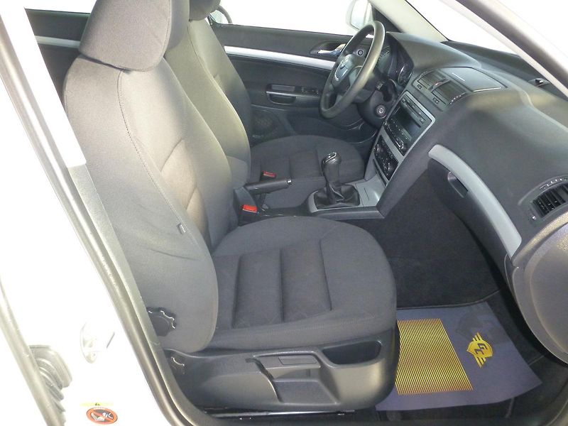 Škoda Octavia (2012) 2,0TDI*VYHŘ.S**ALU**XENON**4X4 - fotka 14 z 21