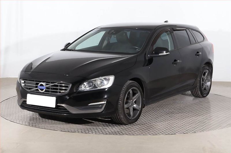 Volvo V60 (2015) D4 2.0, Automat, Serv.kniha - fotka 2 z 23