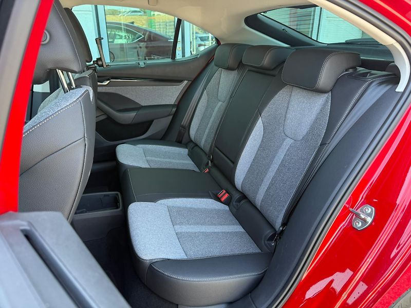 Škoda Octavia Top Selection 1.5 TSI 110kW - fotka 21 z 27