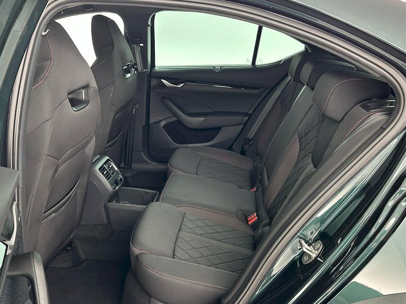 Škoda Octavia (2025) DSG 2.0TSI 195kW RS - fotka 8 z 37