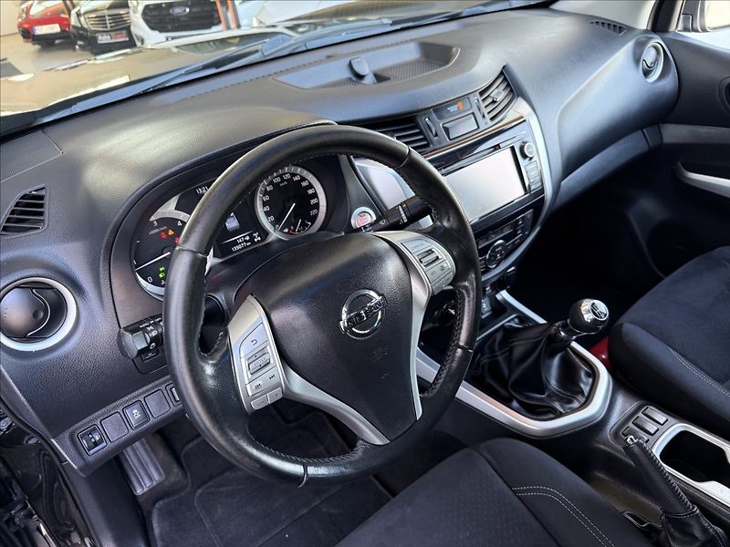 Nissan Navara 2,3 dCi Hardtop,manuál,Top sta - fotka 9 z 30