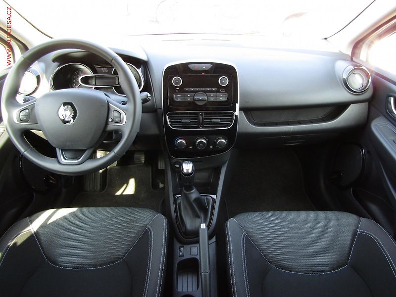 Renault Clio (2018) 0.9 TCe, 1.maj,ČR, AC - fotka 8 z 15
