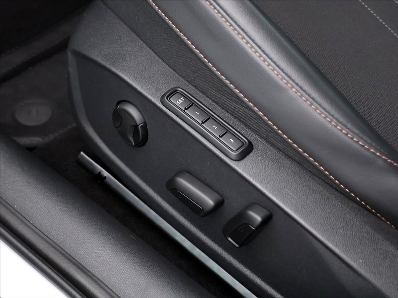 Cupra Formentor 2,0 TSI VZ 228kW DSG 4x4 DPH - fotka 16 z 42