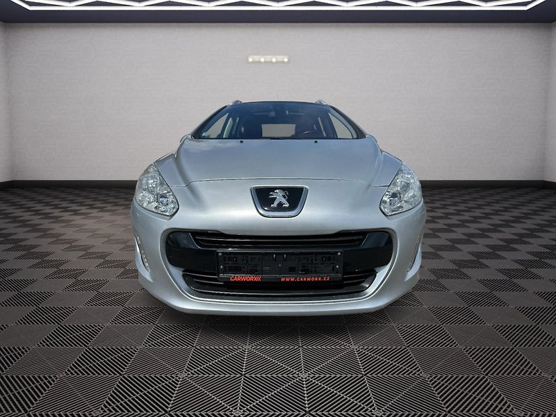 Peugeot 308 (2013) SW 1,6HDI 82Kw - fotka 2 z 24