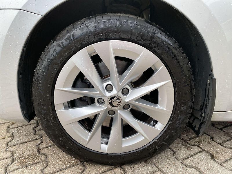 Škoda Octavia (2021) Combi 2.0 TDI 4x4 DSG Style+ - fotka 32 z 36