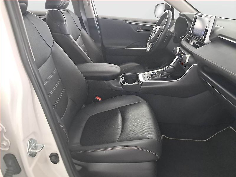 Toyota RAV4 (2021) Executive 2.5 Hybrid - fotka 9 z 17