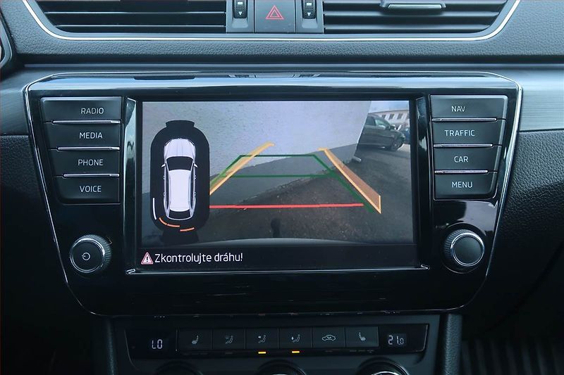 Škoda Superb (2016) 1.6 TDI, Kůže, Navi, Bi-Xenony - fotka 18 z 26