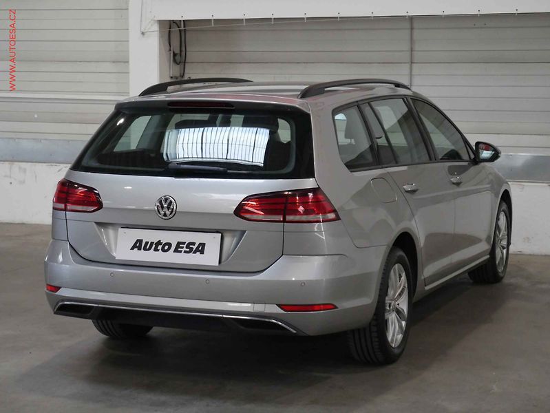 Volkswagen Golf (2018) 1.0 TSi Variant, DSG - fotka 6 z 16