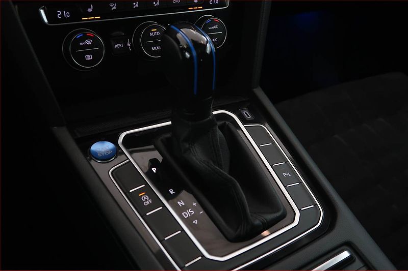 Volkswagen Passat (2020) R-Line 2.0 TDI, Automat, Kůže - fotka 15 z 18