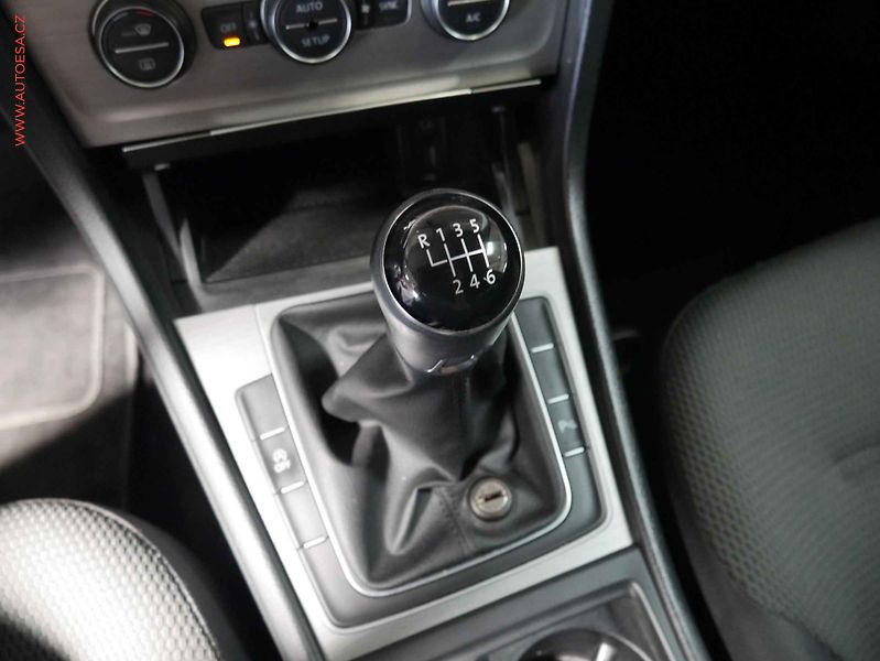 Volkswagen Golf (2014) 2.0 TDi, ČR, AC, tempo - fotka 18 z 19