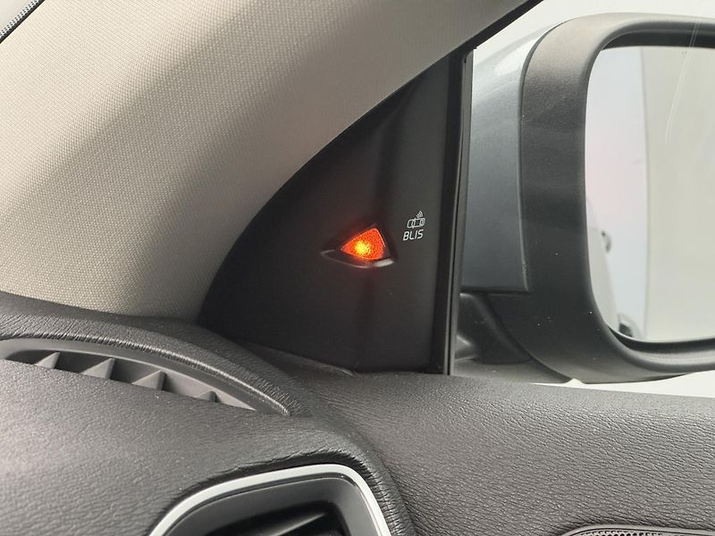 Volvo V40 D2 KINETIC  - fotka 18 z 47
