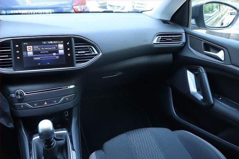 Peugeot 308 (2016) 1.6 BlueHDi, Serv.kniha - fotka 8 z 22