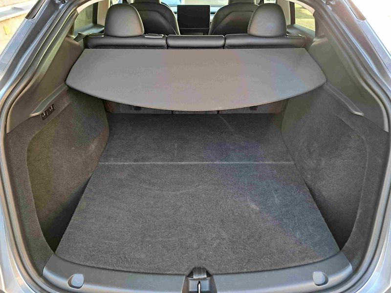 Tesla Model Y (2024) RWD   Standard Range   SOH-96% - fotka 12 z 15