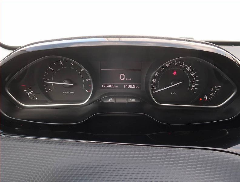Peugeot 2008 (2016) 1.2 PureTech, Serv.kniha - fotka 11 z 20