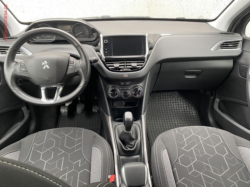 Peugeot 2008 (2018) 1.2PT, ČR, Active, TZ - fotka 8 z 14