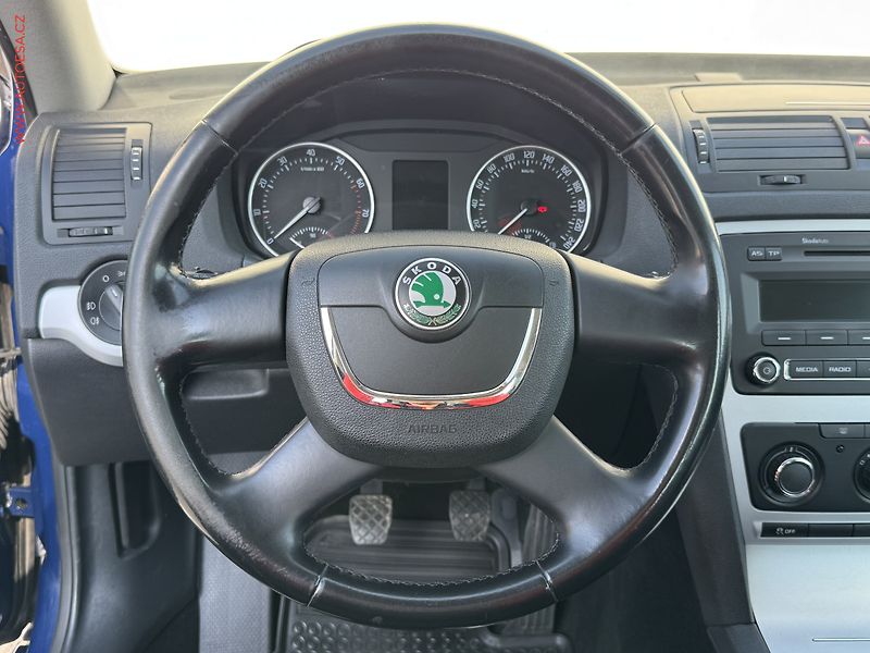 Škoda Octavia (2011) 1.2TSi, 1.maj,ČR, Ambiente - fotka 15 z 15