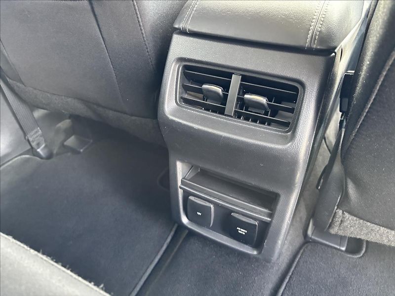 Ford S-MAX 2,5 HEV 140kW Titanium - fotka 18 z 47