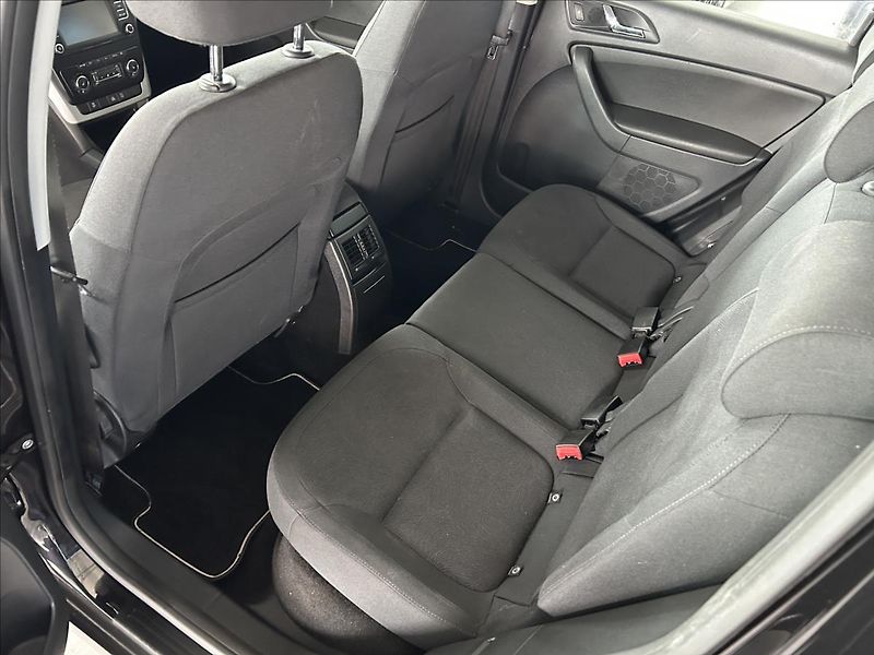 Škoda Yeti 2,0   TDI,4x4,1.MAJITEL,SERVIS - fotka 18 z 21