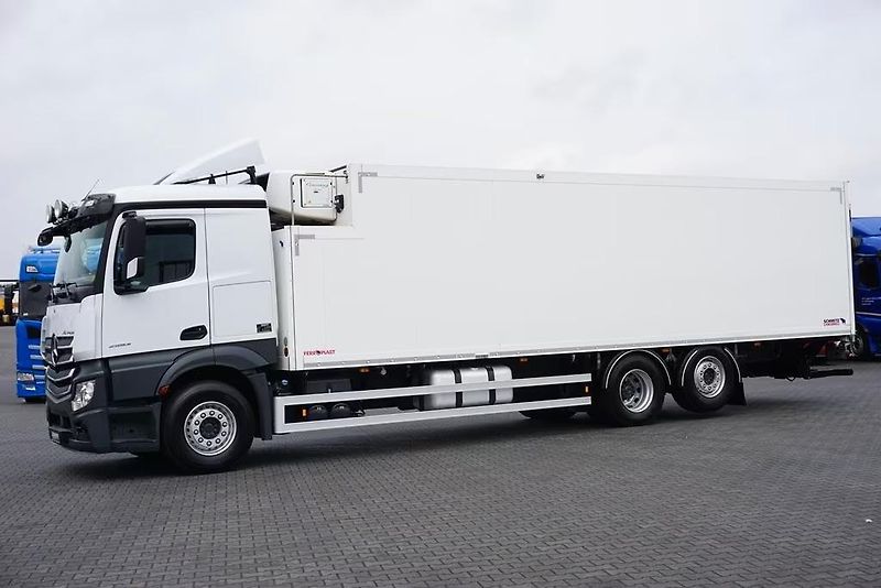 Mercedes-Benz Actros (2019) 2553 6x2 chlaďák + HČ EURO 6 - fotka 3 z 19