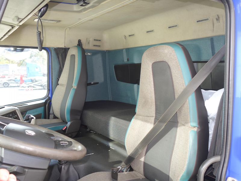 Volvo FM (2015) 500 6x4, 3-stranná sklápěčka - fotka 8 z 31