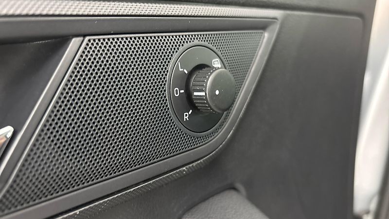 Škoda Fabia 1.0 TSI Ambition Combi - fotka 21 z 24