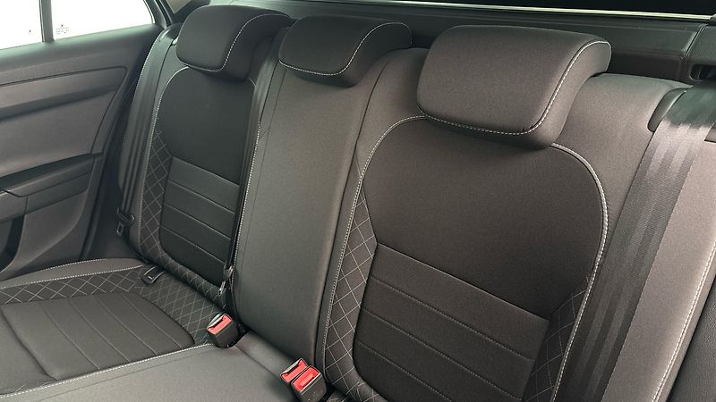 Škoda Fabia 1.0 TSI Ambition Combi - fotka 16 z 24