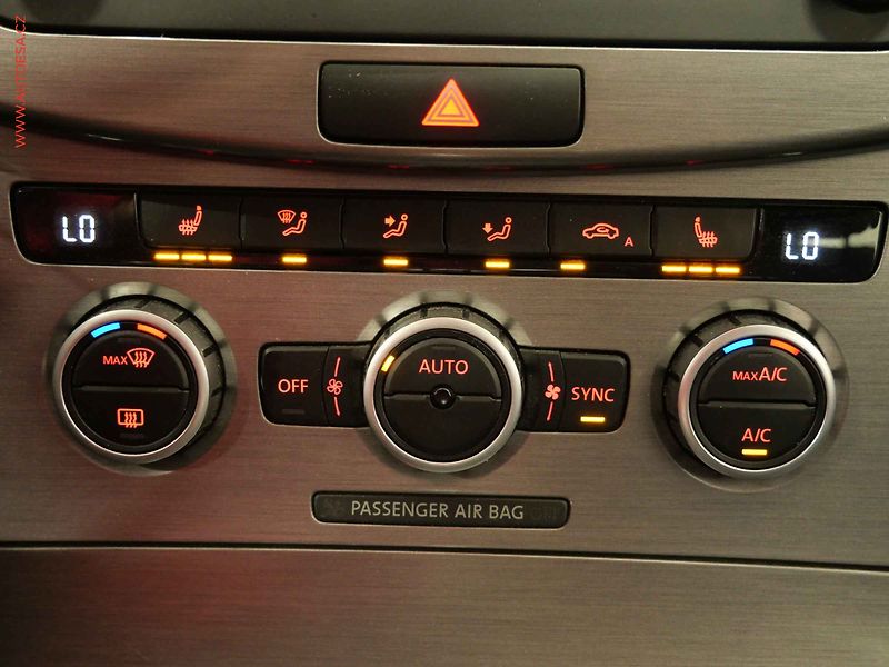 Volkswagen Passat (2013) 2.0TDi, DSG, klima - fotka 18 z 21