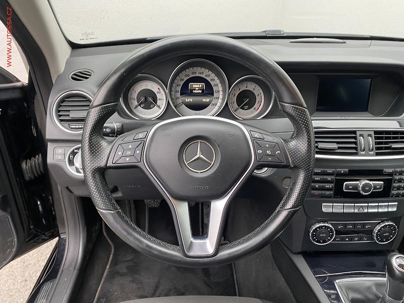 Mercedes-Benz Třídy C (2014) 1.6i C180, Klima - fotka 9 z 17