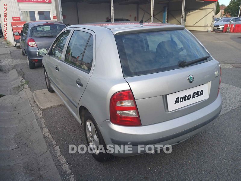 Škoda Fabia (2004) 1.2i, ČR, AC, TZ, výhřev sed - fotka 2 z 3