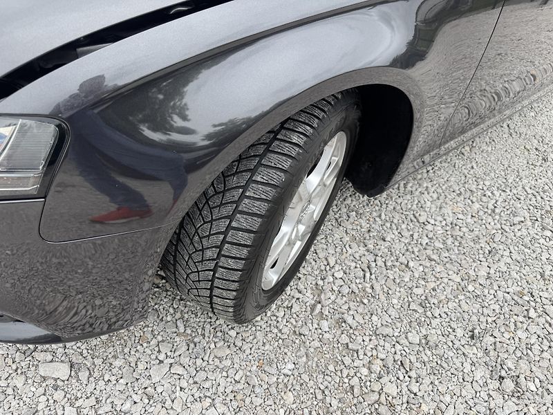 Audi A4 Avant 2.0TDi,rezervace - fotka 35 z 54