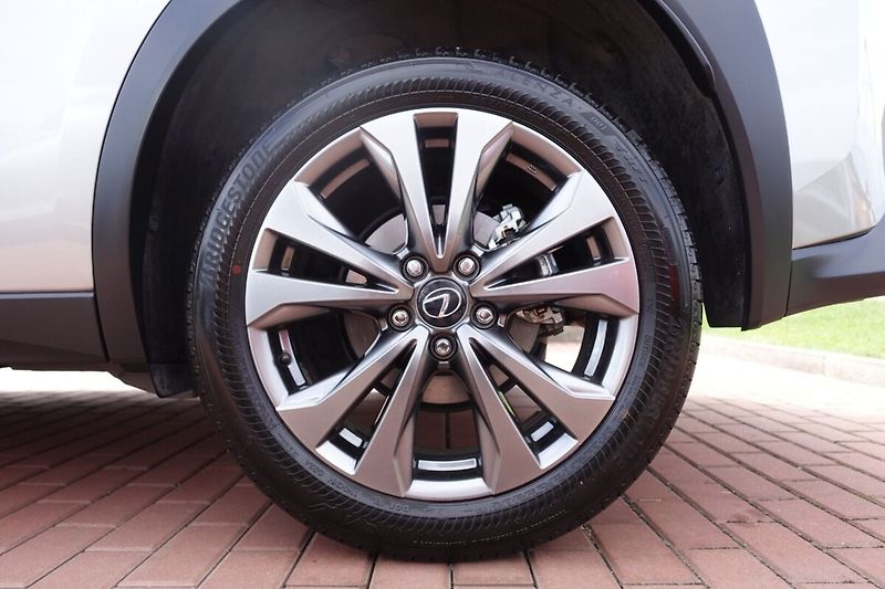 Lexus UX 300h UX300h F SPORT Design - fotka 9 z 36