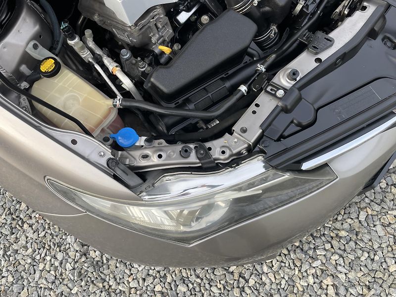 Toyota Auris 1.8i 16v HYBRID AUT NAVI CAM!! - fotka 66 z 166