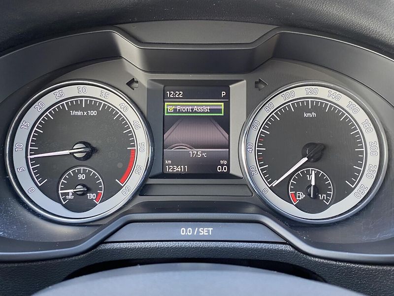 Škoda Octavia Combi 2,0 TDI 135 kW Style DSG - fotka 9 z 25