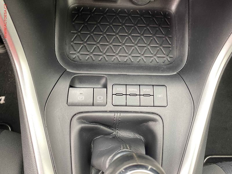 Toyota RAV4 (2021) 2.0i 16V, 1.maj,ČR, LED, TZ - fotka 16 z 19