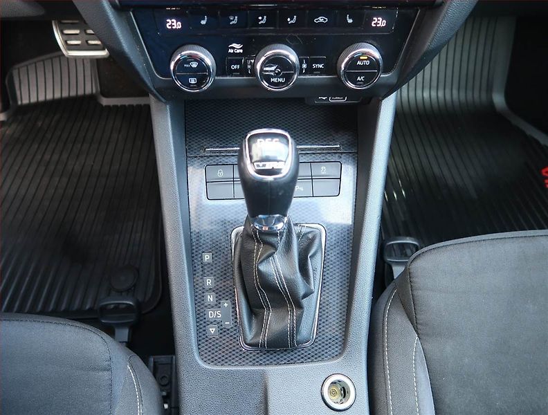 Škoda Octavia (2018) RS 2.0 TDI 4x4 DSG, 4X4 - fotka 13 z 21