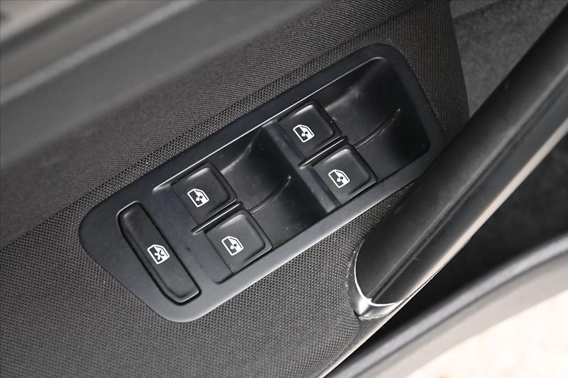 Volkswagen Golf 1,6 TDI 81kW Allstar Záruka až - fotka 25 z 30