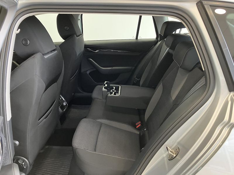 Škoda Octavia 2.0 TDI 85kW Ambition Combi M6 - fotka 11 z 30