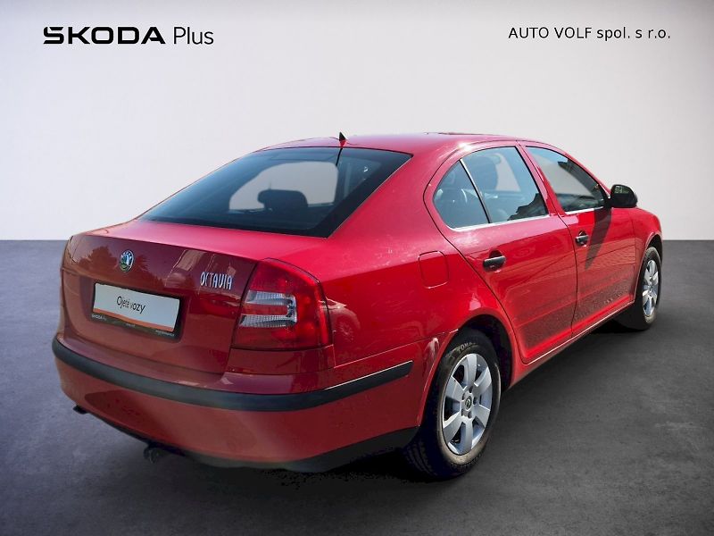 Škoda Octavia (2012) TOUR II. 1,6MPI 75KW 5°manuáln - fotka 2 z 27