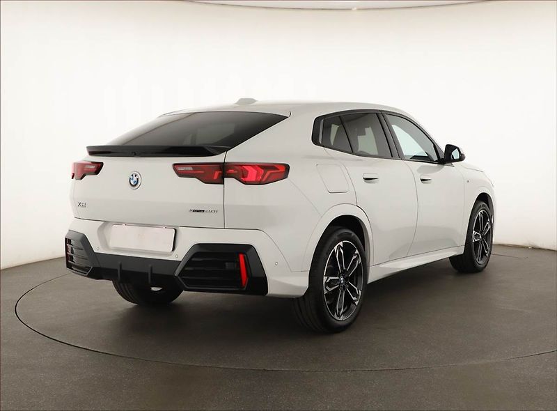 BMW X2 (2025) sDrive20i - fotka 5 z 27