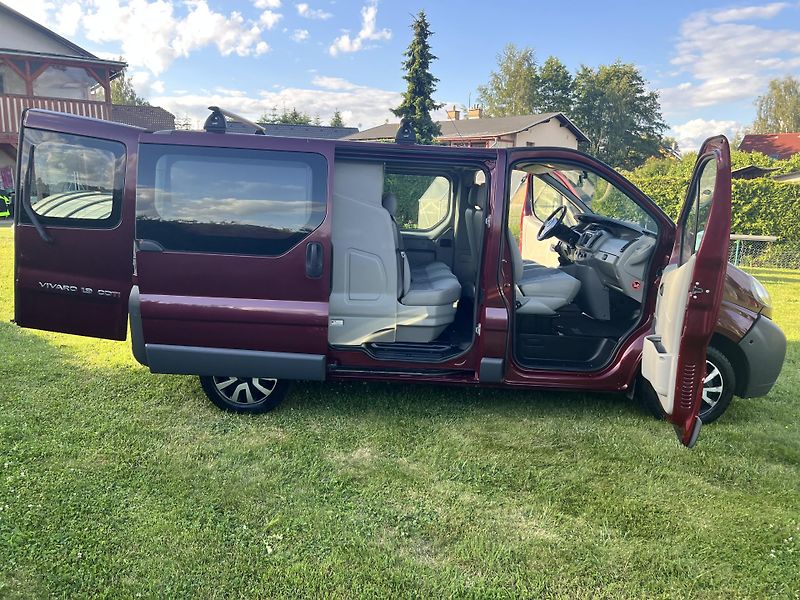 Opel Vivaro 1.9CDTI 74KW,5 MÍST,KLIMA,TZ - fotka 28 z 39