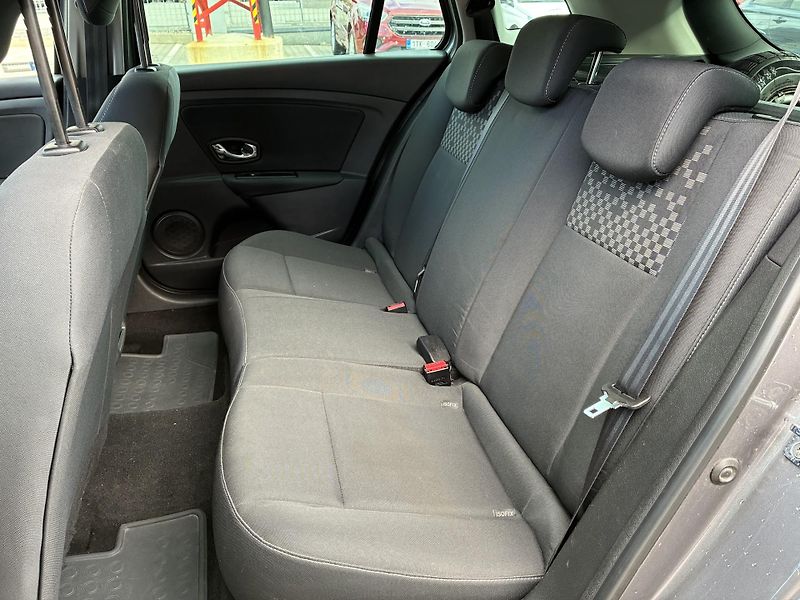 Renault Mégane 1,6i 81kW dig.KLIMA TAŽNÉ    - fotka 20 z 24