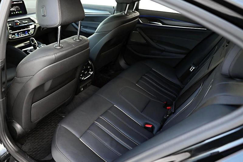BMW Řada 5 540d xDrive - fotka 16 z 16