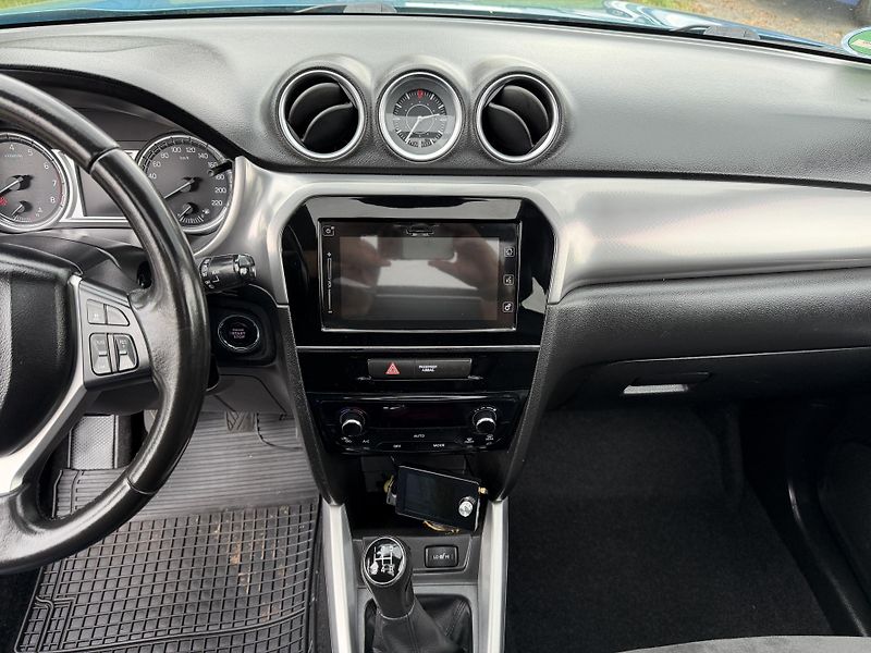 Suzuki Vitara 1.6 16V 4x4 UZÁVĚRKA LIMITED - fotka 18 z 26