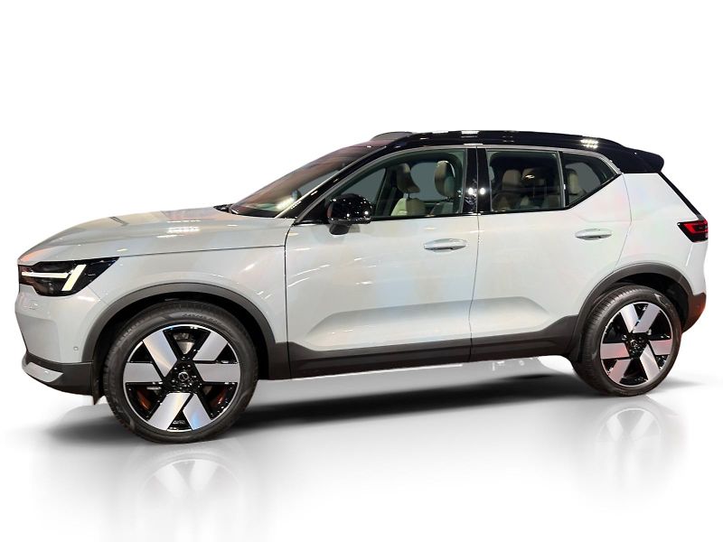 Volvo XC40 (2026)  NEW PLUS LOUNGE PAKET MY27 - fotka 2 z 9