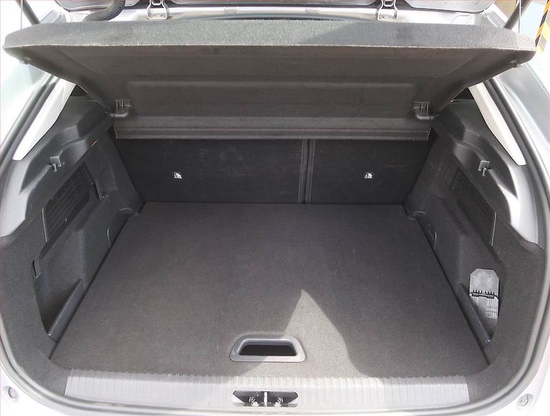Citroën C4 (2023) Feel 1.2 PureTech, Automat - fotka 14 z 18