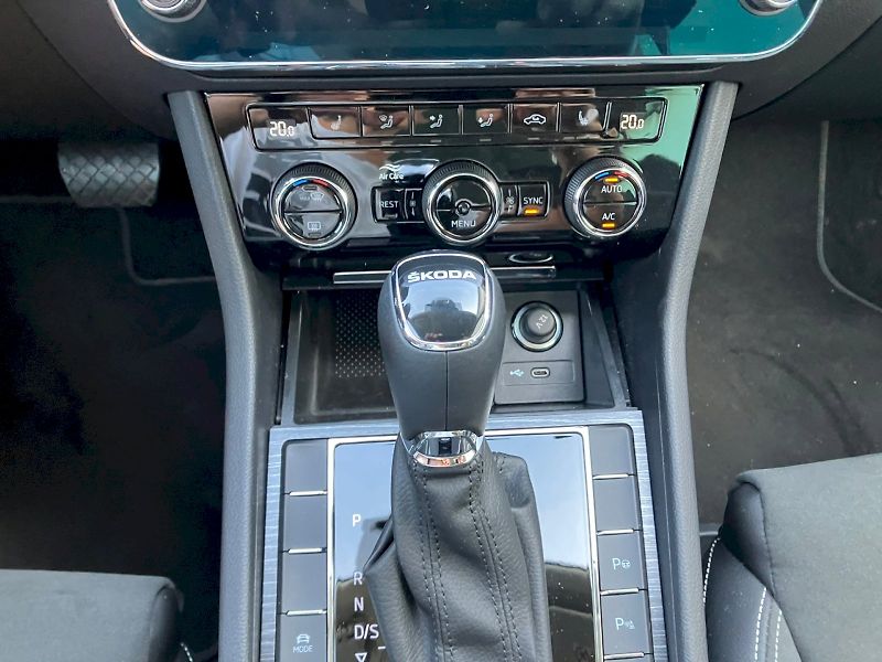Škoda Superb (2024) 2.0 TDI / 110 kW DSG Style Plu - fotka 26 z 30