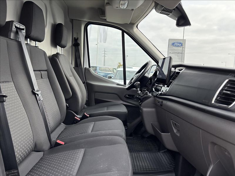 Ford Transit 2,0 EcoBlue 121kW L4 DPH - fotka 18 z 43